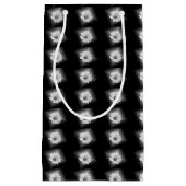 黒の白いデイジーの輝き スモールペーパーバッグ (正面)