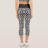 黒の白い抽象芸術の裂け目パターン カプリレギンス (裏面)