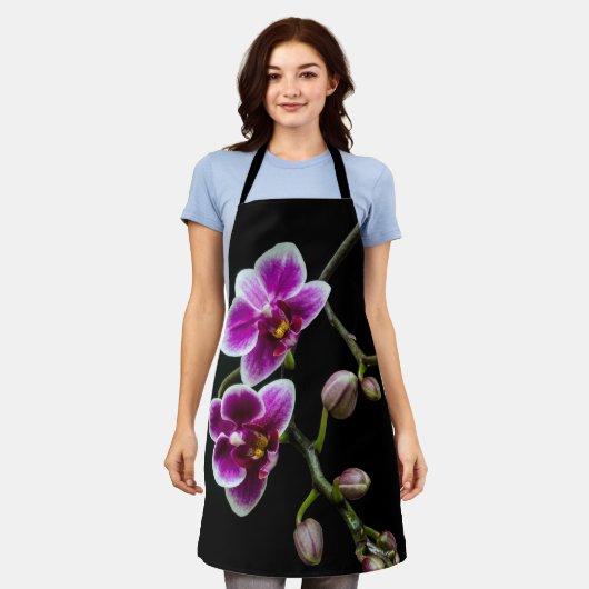 黒の穏やかな上に蘭のピンクの白淡い色の色 エプロン (着用した状態)