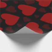 黒の美しい赤いハートパターン ラッピングペーパー (角)