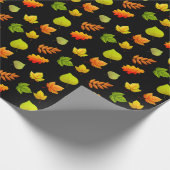 黒の背景に秋の葉 ラッピングペーパー (角)