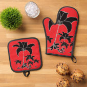 黒の花模様の赤 鍋つかみ&鍋敷きセット (トップダウン)