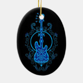 黒の複雑で青いベースギターのデザイン セラミックオーナメント (裏面)