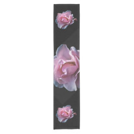 黒の豪華なピンクのバラ ショートテーブルランナー