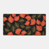 黒の赤と金ゴールド葉の広いパターン デスクマット (正面)