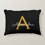 黒の金ゴールドモダンスクリプガーリートのモノグラム名 アクセントクッション<br><div class="desc">黒と金ゴールドスクリプトのモノグラム名とイニシャル枕。枕はバラ金ゴールドの誰かの彼女の部屋のための完璧な甘い16歳の誕生日、結婚ブライダルシャワー、赤ん坊のシャワーやバチェロレッテのギフトを作る飾。</div>