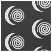 黒の銀製の月の螺線形 ファブリック (クローズアップ)