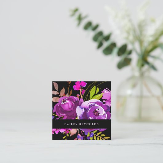 黒の鮮やかな紫色の水彩画の花 スクエア名刺 (スタンド正面)