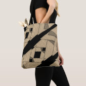 黒の黄色の上下のピラミッド トートバッグ (クローズアップ)