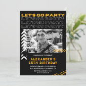 黒の65歳誕生日招待状 メンズ フォト スプレー 招待状 (スタンド正面)