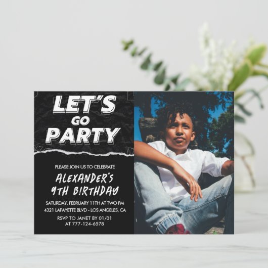 黒の9歳の誕生日招待状 男の子の写真 招待状 (スタンド正面)