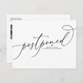 黒の whimsical スクリプト 延期された結婚式 案内ポストカード (正面/裏面)