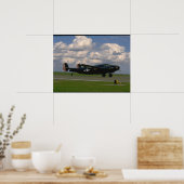黒のB25着陸。(飛行機_WWII飛行機 ポスター (キッチン)