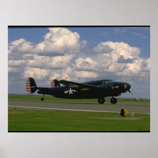 黒のB25着陸。(飛行機_WWII飛行機 ポスター (正面)
