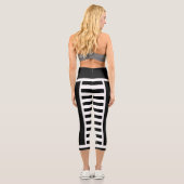 黒はっきりした白ストライプの カプリレギンス (裏面)