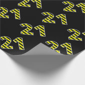 黒はっきりした色と黄ストライプ色のイベント21誕生日番号 ラッピングペーパー (角)