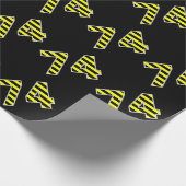 黒はっきりした色と黄ストライプ色のイベント74誕生日番号 ラッピングペーパー (角)