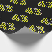 黒はっきりした色と黄ストライプ色の43イベント番号(誕生日) ラッピングペーパー (角)