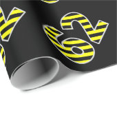 黒はっきりした色と黄ストライプ色の62イベント番号(誕生日) ラッピングペーパー (ロールコーナー)