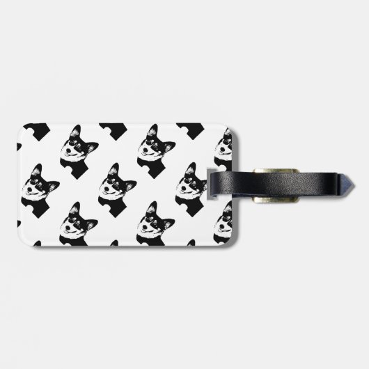 黒は三色のウェルシュコーギーの先頭に立ちました ラゲッジタグ (裏面横)