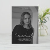 黒をテーマにしたスクリプトフォトの卒業への招待 案内状 (スタンド正面)