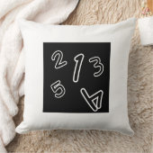 黒を基調としたデザインで数字が数えられるクッション クッション (ブランケット)