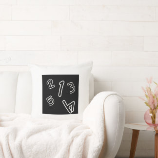黒を基調としたデザインで数字が数えられるクッション クッション
