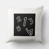 黒を基調としたデザインで数字が数えられるクッション クッション (正面)