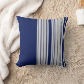 黒アクセントストライプの付きブルー&ホワイトクッション クッション (ブランケット)