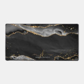 黒アゲートゲーデモノグラム金ゴールドスクリプト デスクマット (正面)