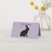 黒エレガントいシルエットパープルに座るウサギ プレイスカード (裏面)