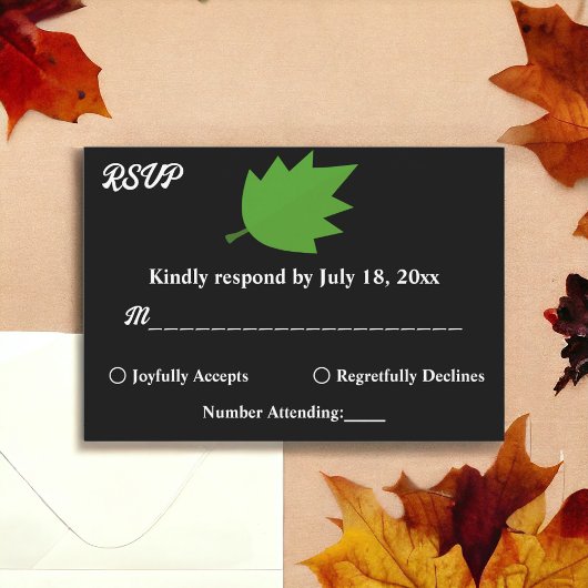 黒エレガントと白の緑の葉秋の結婚式 出欠カード