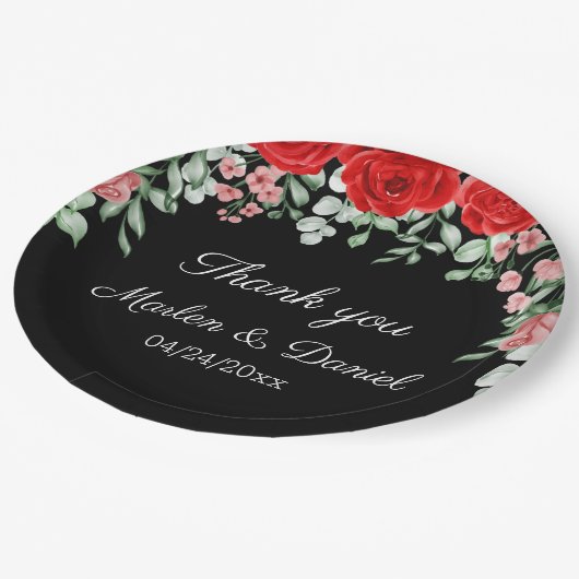 黒エレガントと赤のフローラ結婚 ペーパープレート (アングル)