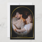 黒エレガントと赤のローズ金ゴールドローレルイニシャル 招待状 (裏面)