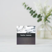 黒エレガントスタイリッシュ白の大理石材 スクエア名刺 (スタンド正面)