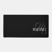 黒エレガントパーソナライズされた姓 |名前 デスクマット (正面)