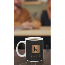 黒エレガントモダン金ゴールド名スクリプトモノグラムの コーヒーマグカップ