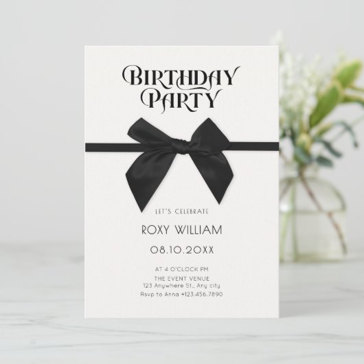 黒エレガント弓の誕生日の招待状 招待状 (スタンド正面)