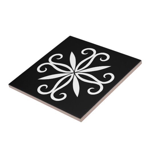 黒エレガント渦巻形のに白いモチーフ タイル (側面)
