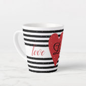 黒エレガント白とストライプ赤いハート カフェラテマグ (左アングル)