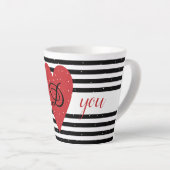 黒エレガント白とストライプ赤いハート カフェラテマグ (右アングル)