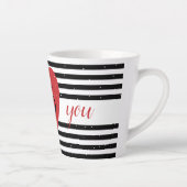 黒エレガント白とストライプ赤いハート カフェラテマグ (右)