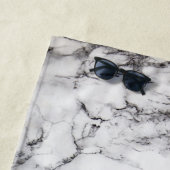 黒エレガント白の大理石パターン ビーチタオル (インサイチュ)