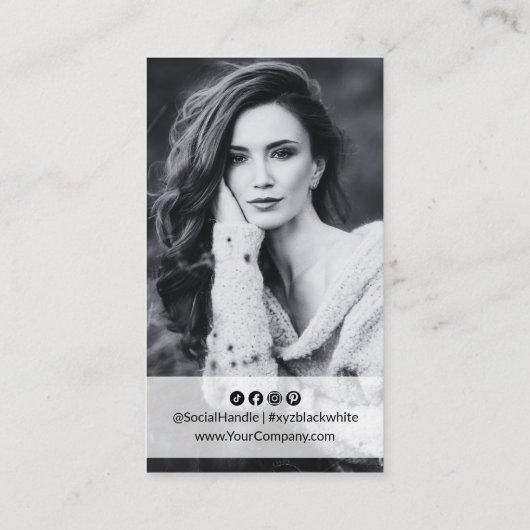 黒エレガント白ポートレート 名刺 (裏面)