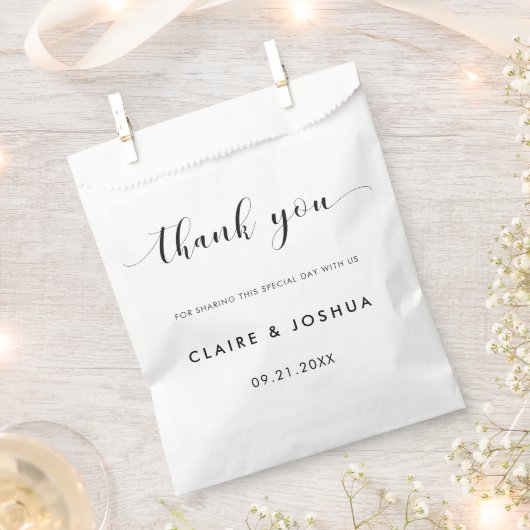 黒エレガント白結婚式の引き出物バッグ フェイバーバッグ (クリップ留めされた状態)