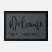 黒エレガント色のグレーの家族の名前を歓迎 ドアマット (正面)