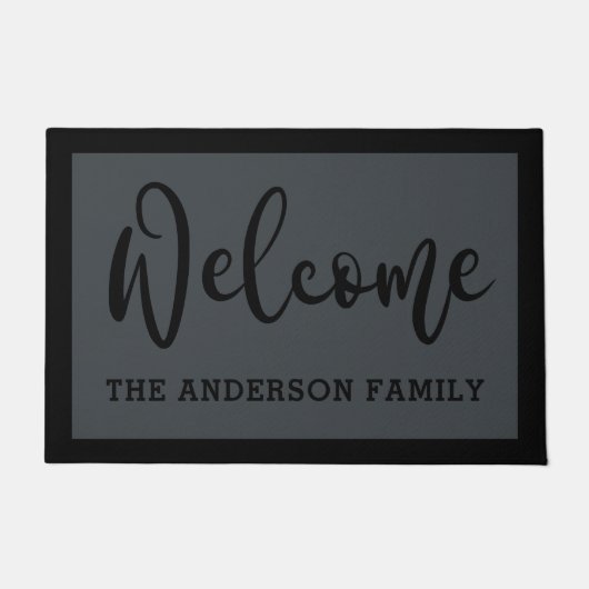 黒エレガント色のグレーの家族の名前を歓迎 ドアマット (正面)