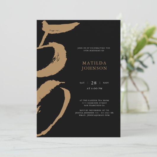 黒エレガント金ゴールドタイポグラフィ50誕生日 招待状 (スタンド正面)