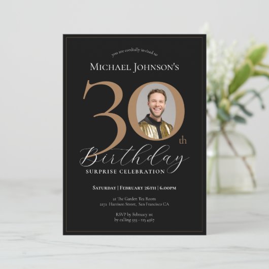 黒エレガント金ゴールドフォトサプライズ30歳の誕生日 招待状 (スタンド正面)