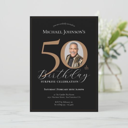 黒エレガント金ゴールドフォトサプライズ50誕生日 招待状 (スタンド正面)